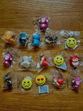 Set of 16 Assorted Animal Emoji Erasers Desk Pets 3D School Supplies New Sealed